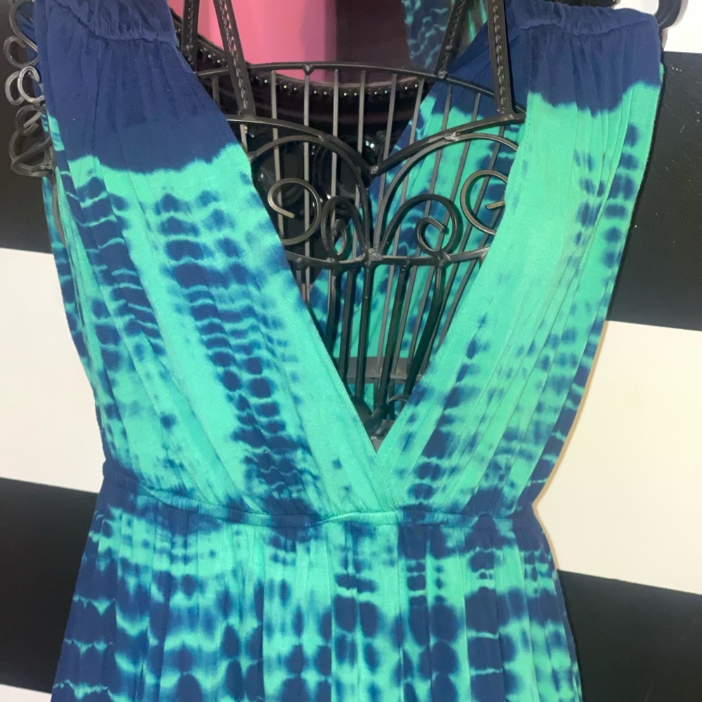 Max Dress - Picture 2 of 4